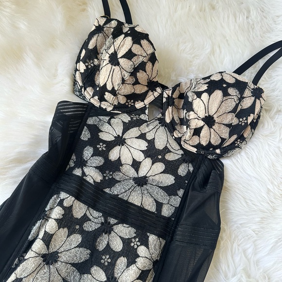 Victoria's Secret Black and Cream Floral Lingerie 36D - Picture 3 of 8